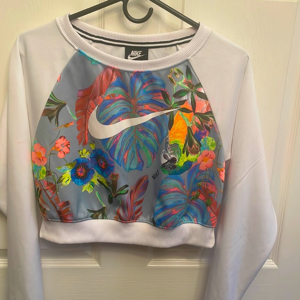 🌸🌼Nike Tropical cropped sweatshirt- nwot- so adorable!!